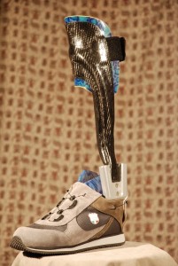 dynamische Fuß Unterschenkel -Carbon Prepreg Orthese mit thermoplastischem Innenschaft und Neuro Swing Gelenk, kombinierte Bauweise