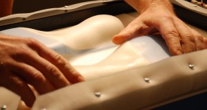 zusätzlich zum Vakuumdruck wird per Hand angeformt