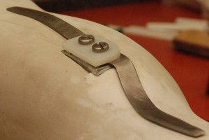 Positionierung der Metall-Gelenkteile auf dem Gipsmodell