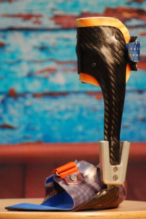 dynamische Fuß Unterschenkel  Orthese, Carbon Prepreg Technik kombiniert mit thermoplastischem Innenschaft und Neuro Swing Gelenk