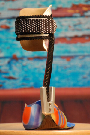 dynamische Fuß Unterschenkel  Orthese, Carbon Prepreg Technik kombiniert mit thermoplastischem Innenschaft und Neuro Swing Gelenk